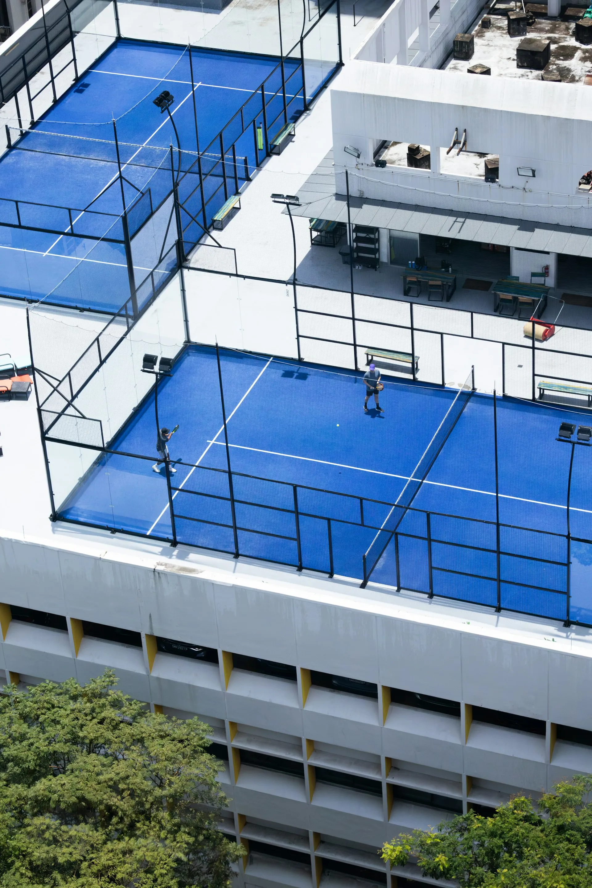 Campos de padel num terraço de edifício