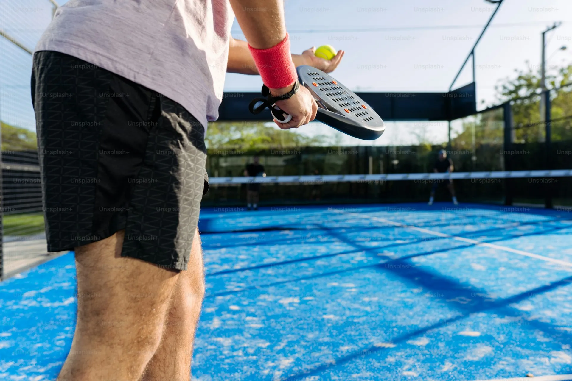 Treino individual — jogador com bola no campo